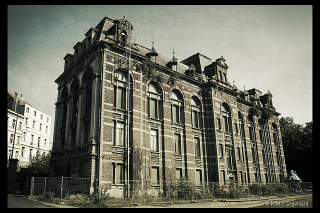 Illustration for article titled This creepy abandoned veterinary school would make a perfect horror movie set